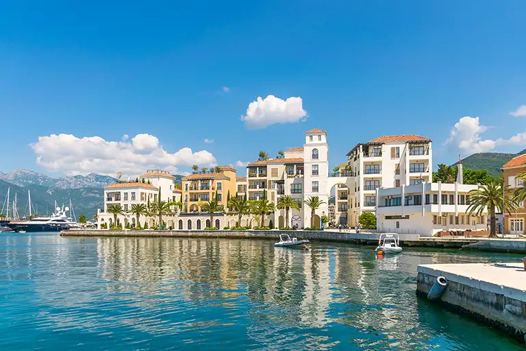 Hauskauf in Montenegro - Küstenimmobilie mit Meerblick.